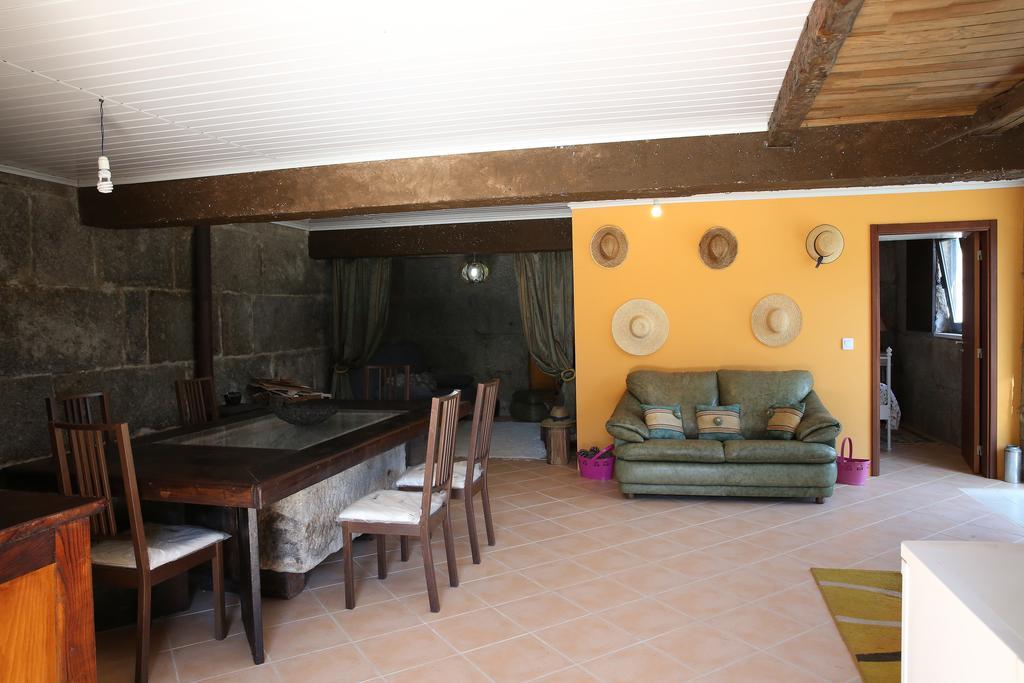 Casa Do Escoivo Hotel Loivos da Ribeira Luaran gambar